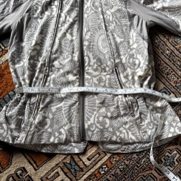 Lulu jacket, size 4, excellent condition, lined - Picture 6 of 8